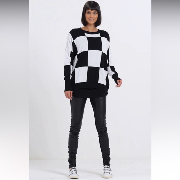 Planet Vegan Leather Sexy Leggings - Picture 4 of 13